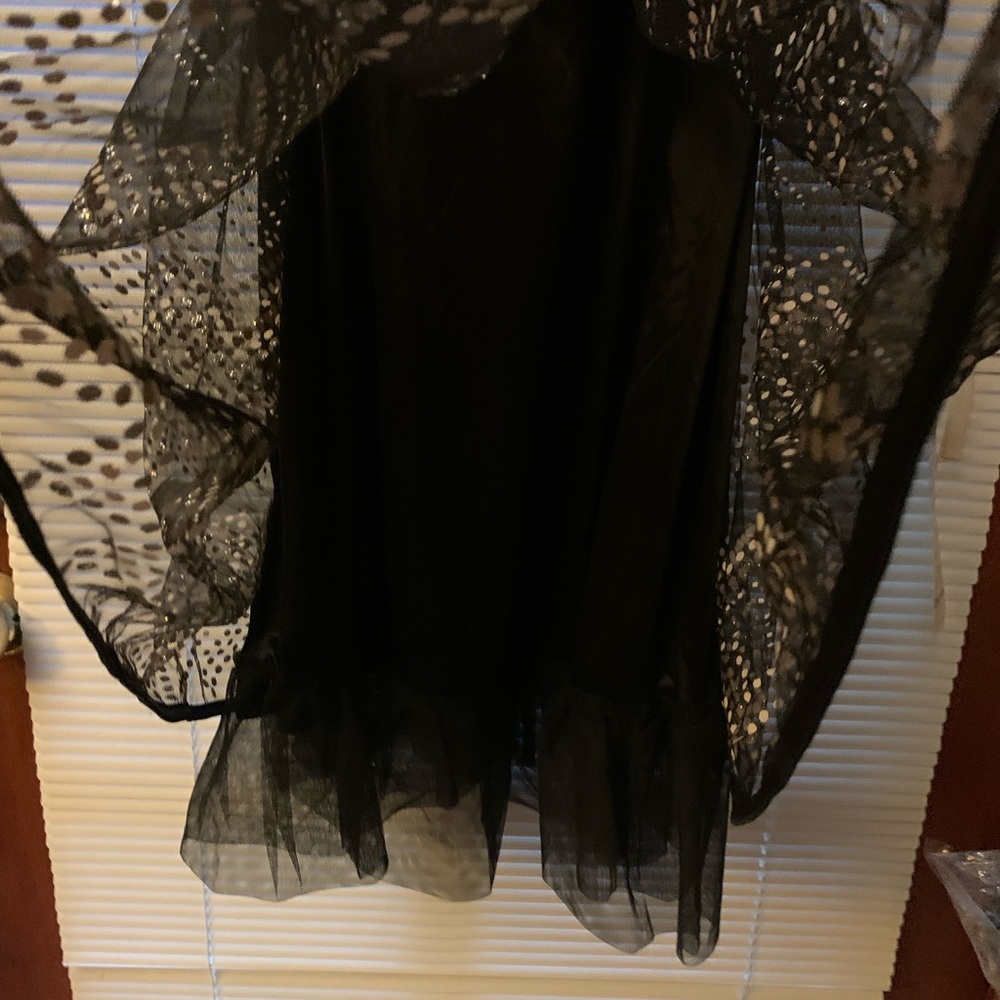 Worn during Year 12 graduation but can be used in any special occasion - Picture 4 of 6